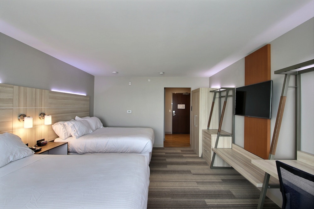 Standard, 2 Queen Beds, Accessible