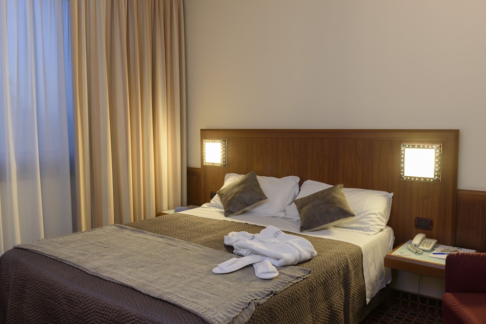 غرفة ديلوكس ثلاثية بسرير كوين وسرير فردي، First Hotel Malpensa 2/7