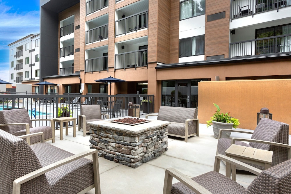 Courtyard By Marriott Winston-Salem Hanes Mall 43/66