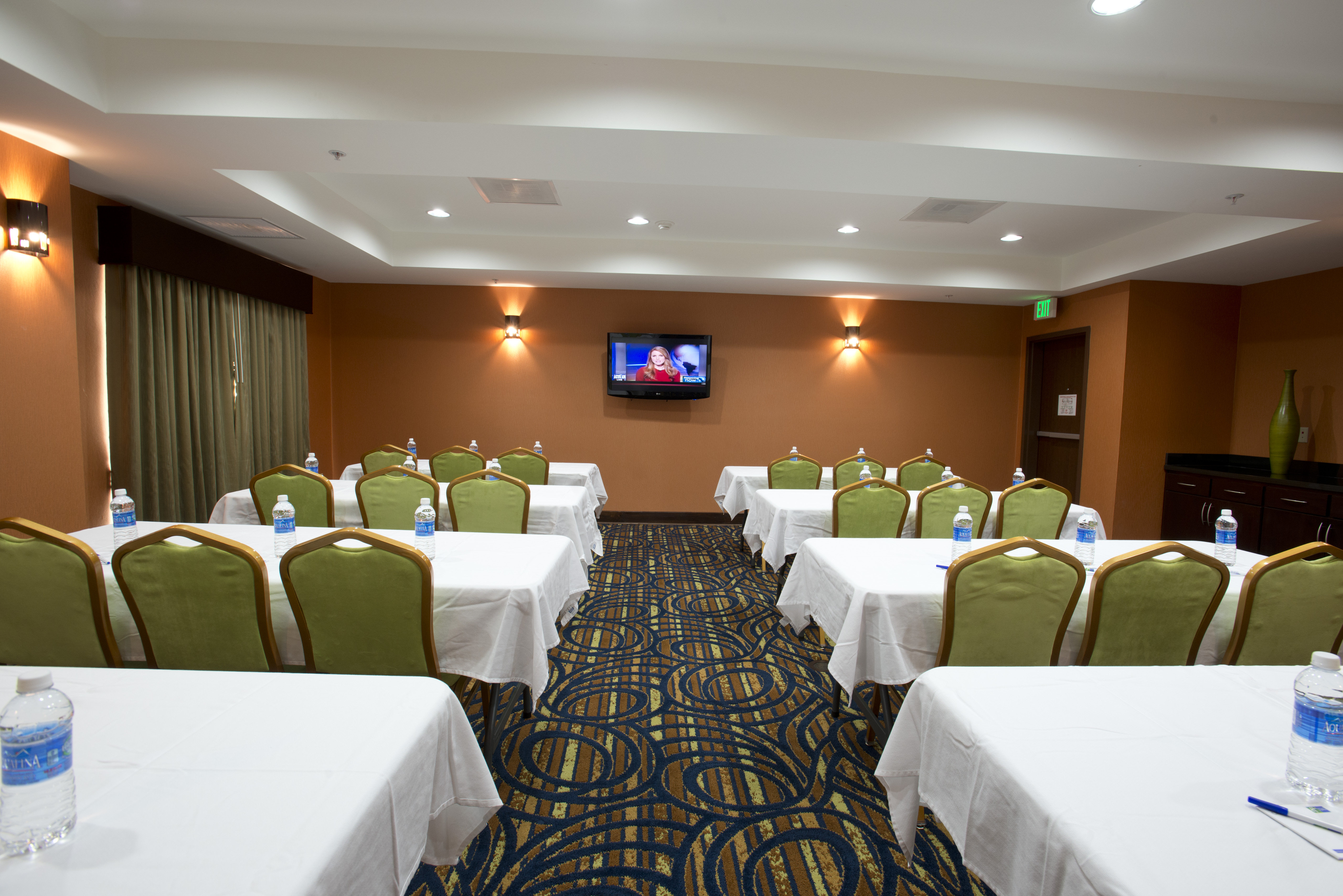 Holiday Inn Express Suites Morrilton 49/53