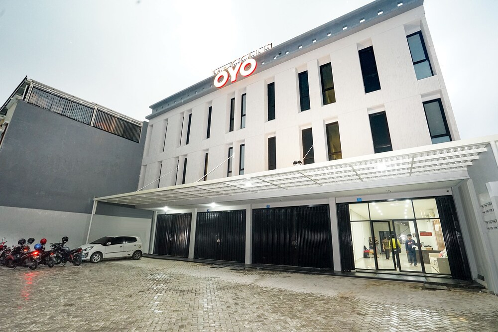 OYO 449 The Colins 21/22