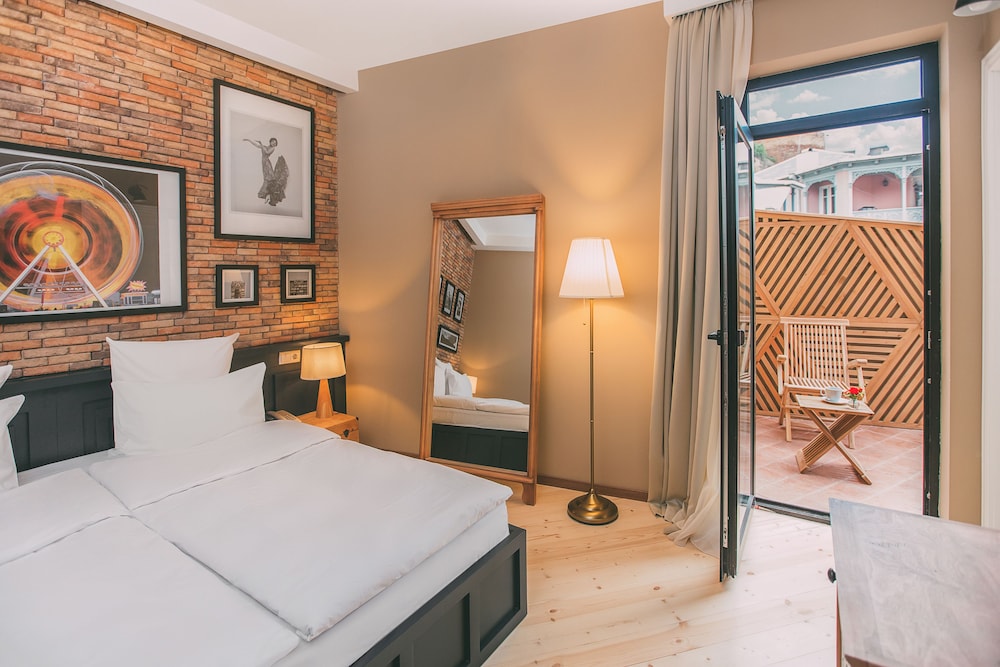 STANDARD, DOUBLE OR TWIN BED