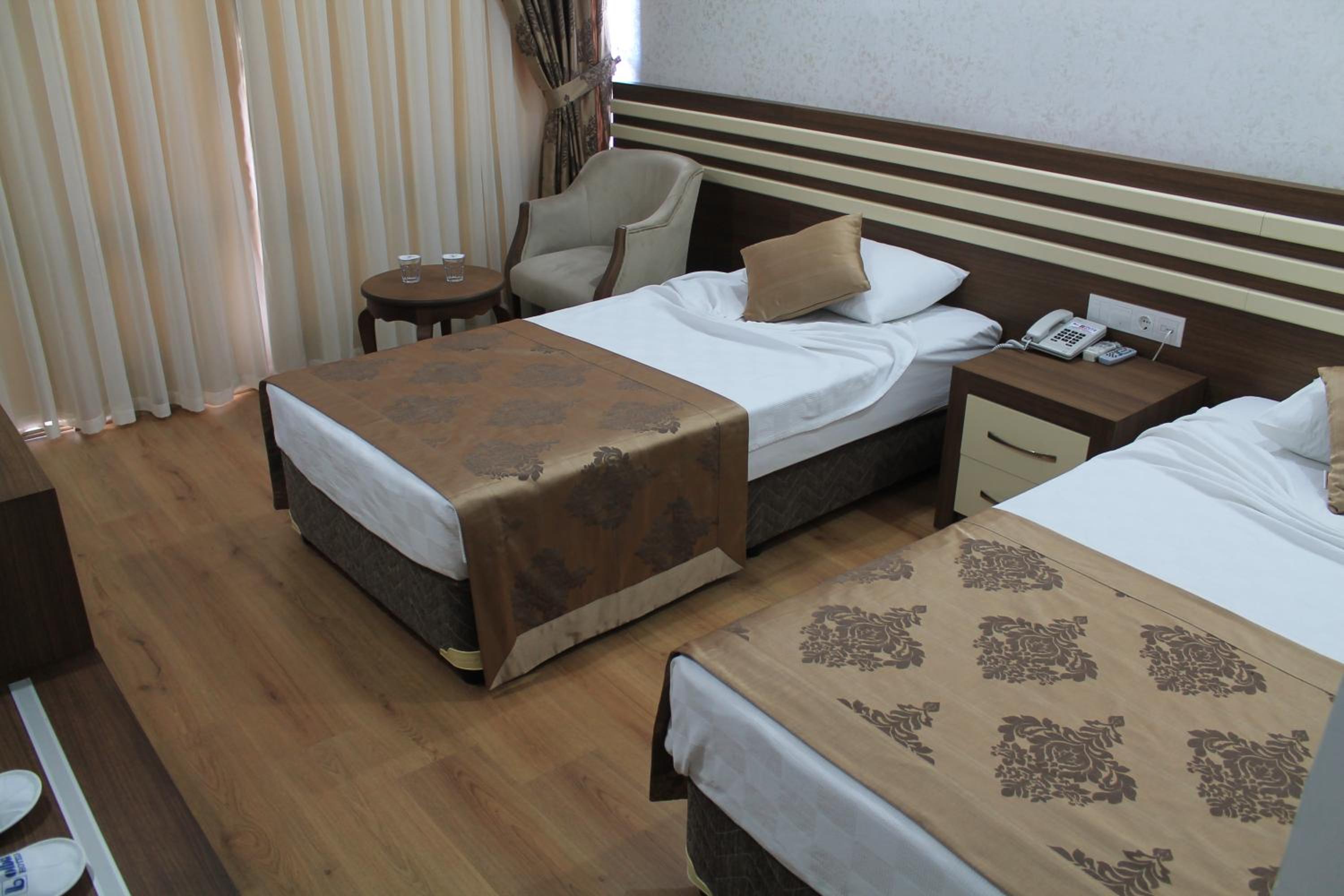 Standard, Triple, 3 Beds, Lateral Side Sea View