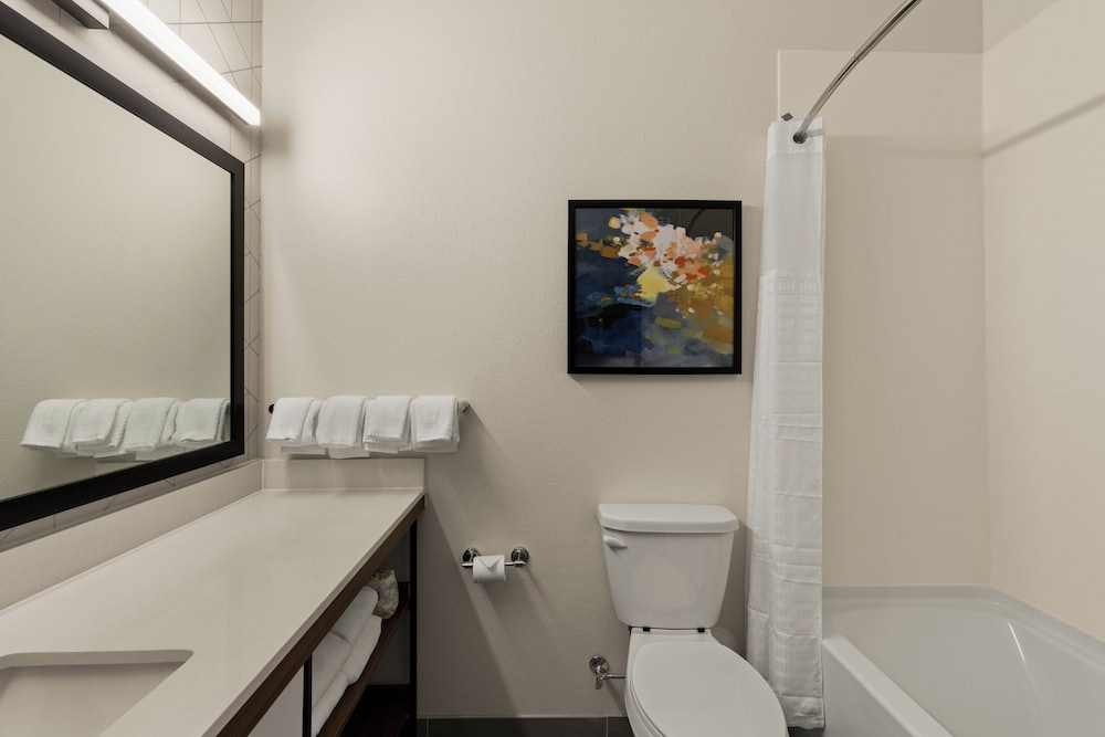 Everhome Suites Brownsville 65/66