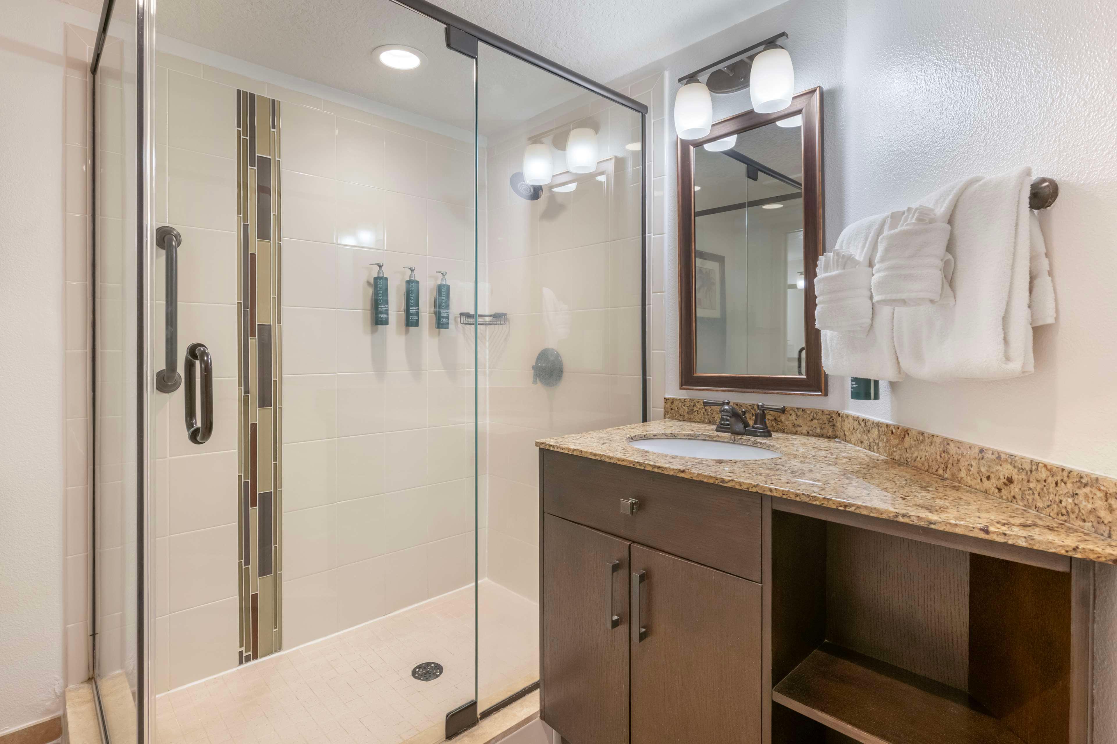 جناح متصل بسرير كينج وسرير كوين بغرفتي نوم، Hilton Vacation Club Aqua Sol Orlando West 4/4