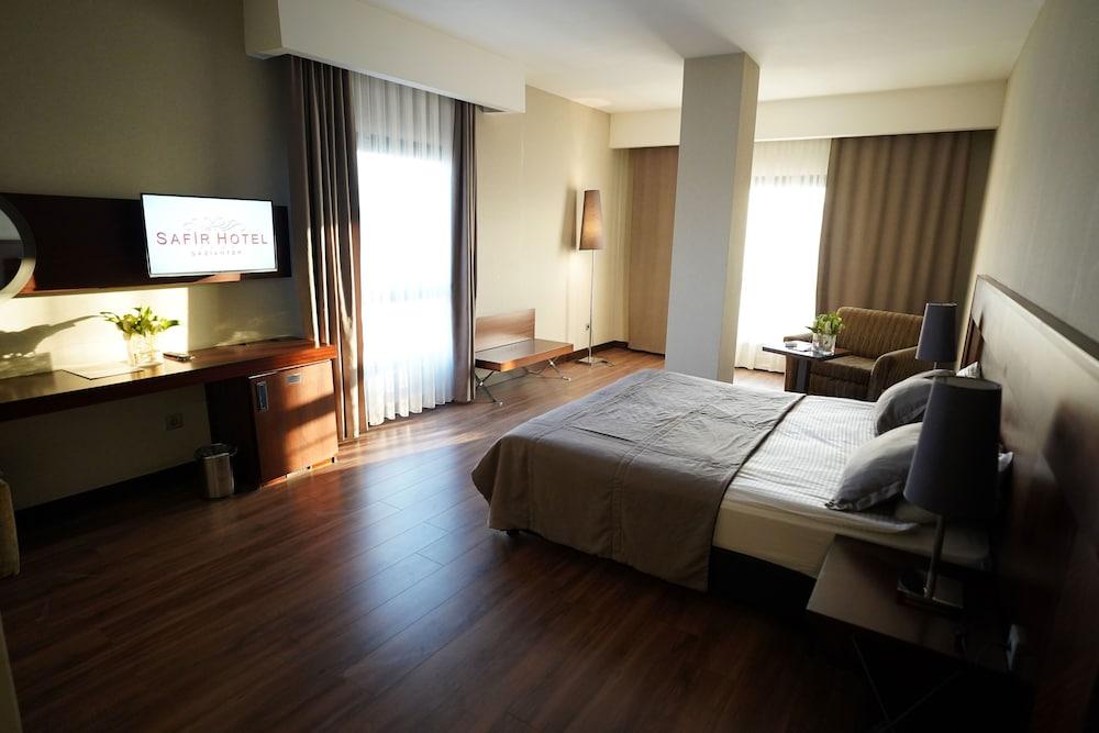 Safir Hotel 7/23