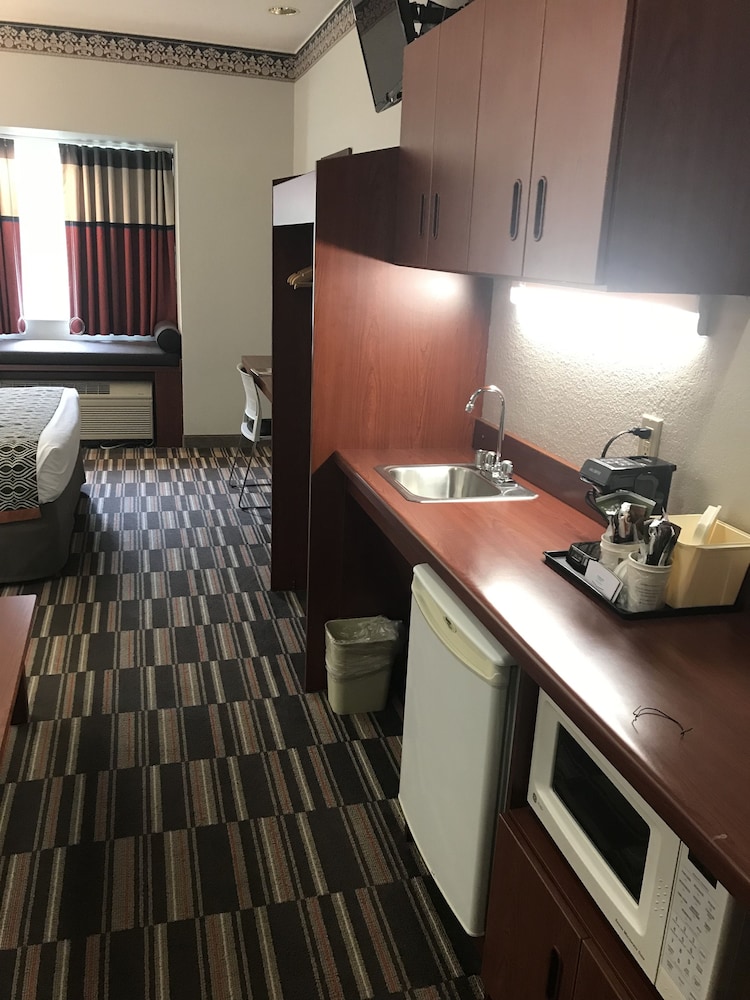 Microtel Inn & Suites by Wyndham Urbandale/Des Moines 36/47