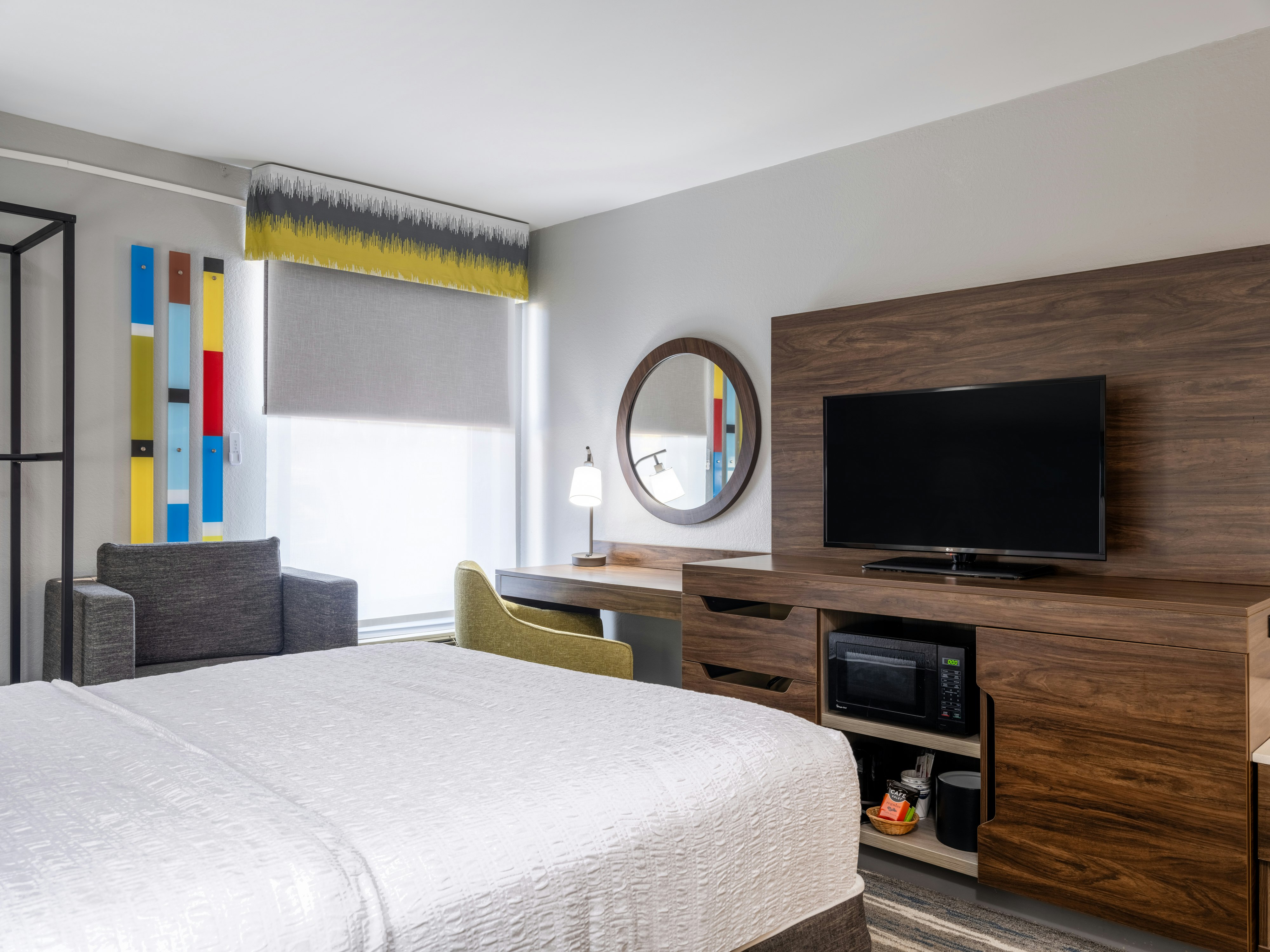 ROOM, QUEEN BED, ACCESSIBLE