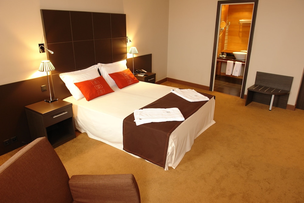 TANA Hotel 10/62