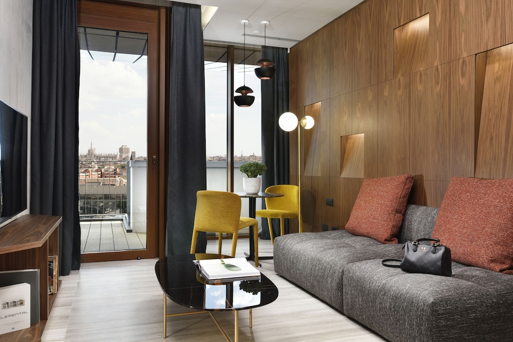 SUITE, CITY VIEW, SOFA