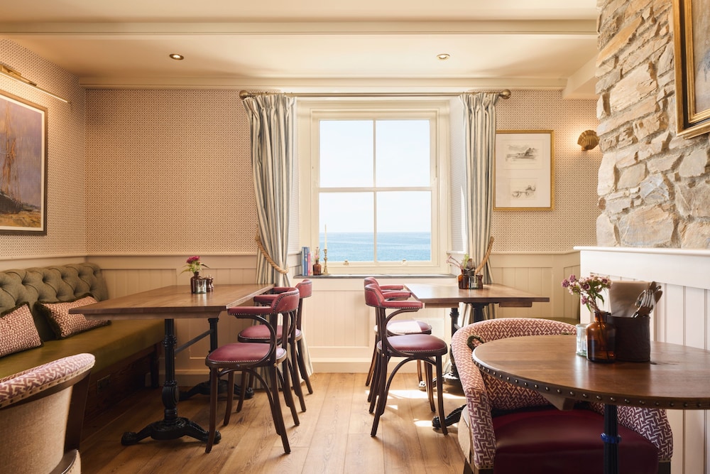 Pier House 24/50