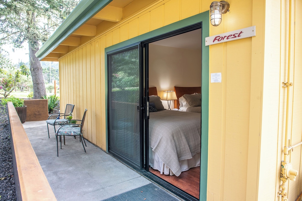Inn at Buckhorn Cove 6/59