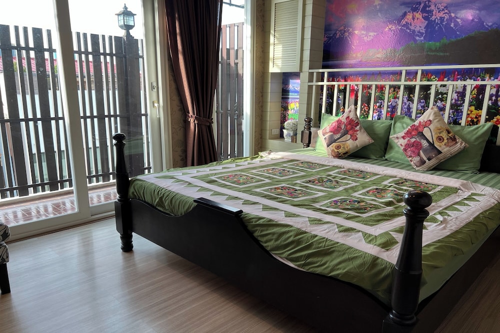 Sky, Vintage, Garden, Suite, King Bed