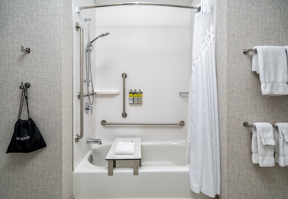 Holiday Inn Express And Suites Brandon 18/74