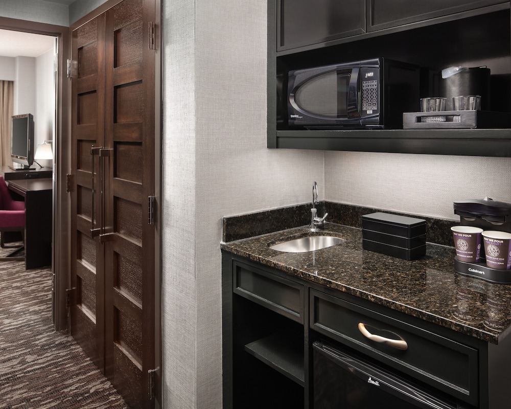 جناح بسريرين مزدوجين بغرفة نوم واحدة لذوي الإعاقة، Embassy Suites By Hilton Crystal City National Airport 4/5