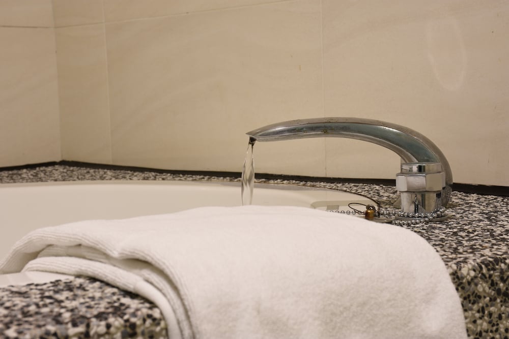 Walker Hotel Sanchong Zhengyi Branch 12/28