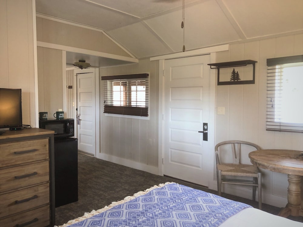 Grand Lake Lodge 10/50
