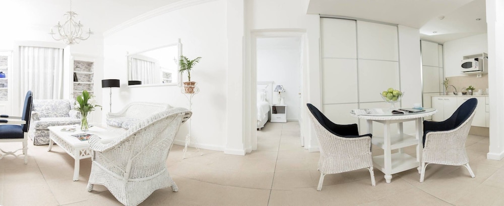 La Mision Hotel Boutique 67/67