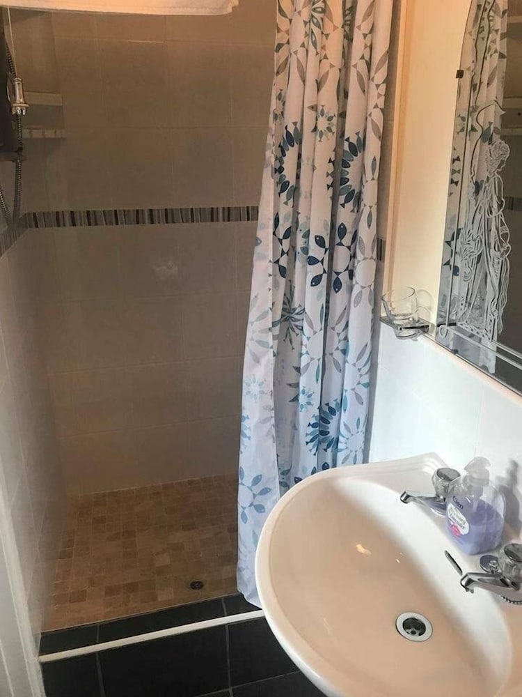 Bridgeside Guest House - B&B 33/34