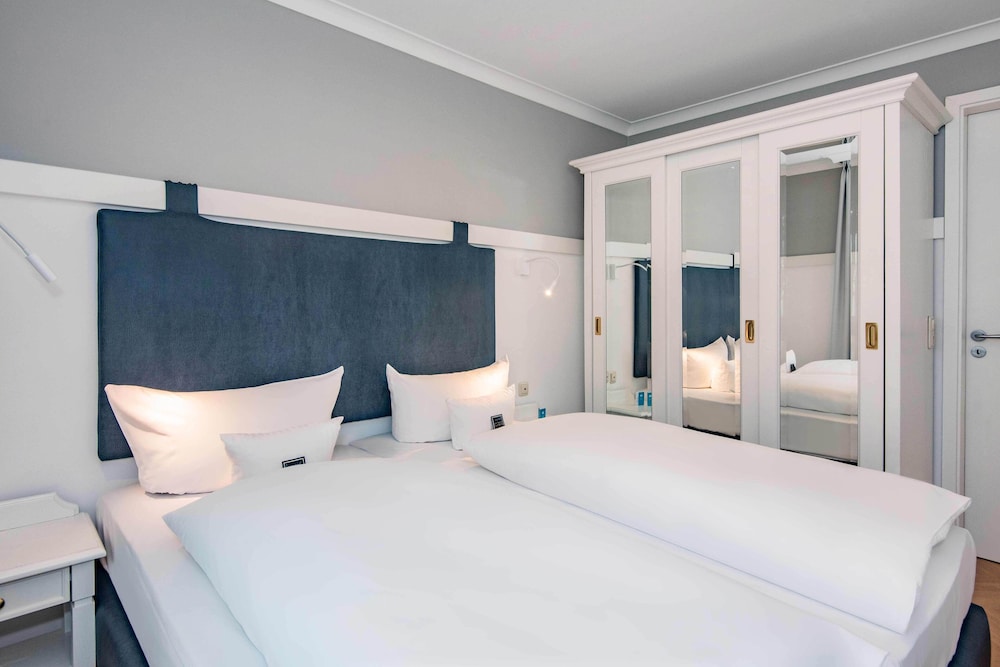 Strandhotel Heringsdorf 11/63