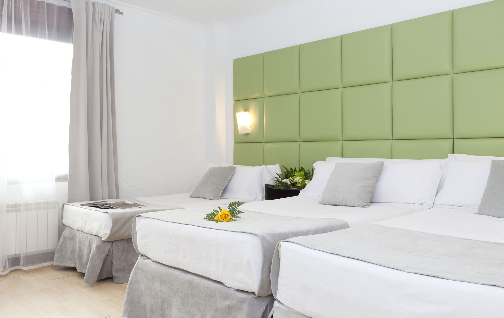 ROOM, TRIPLE, 3 BEDS