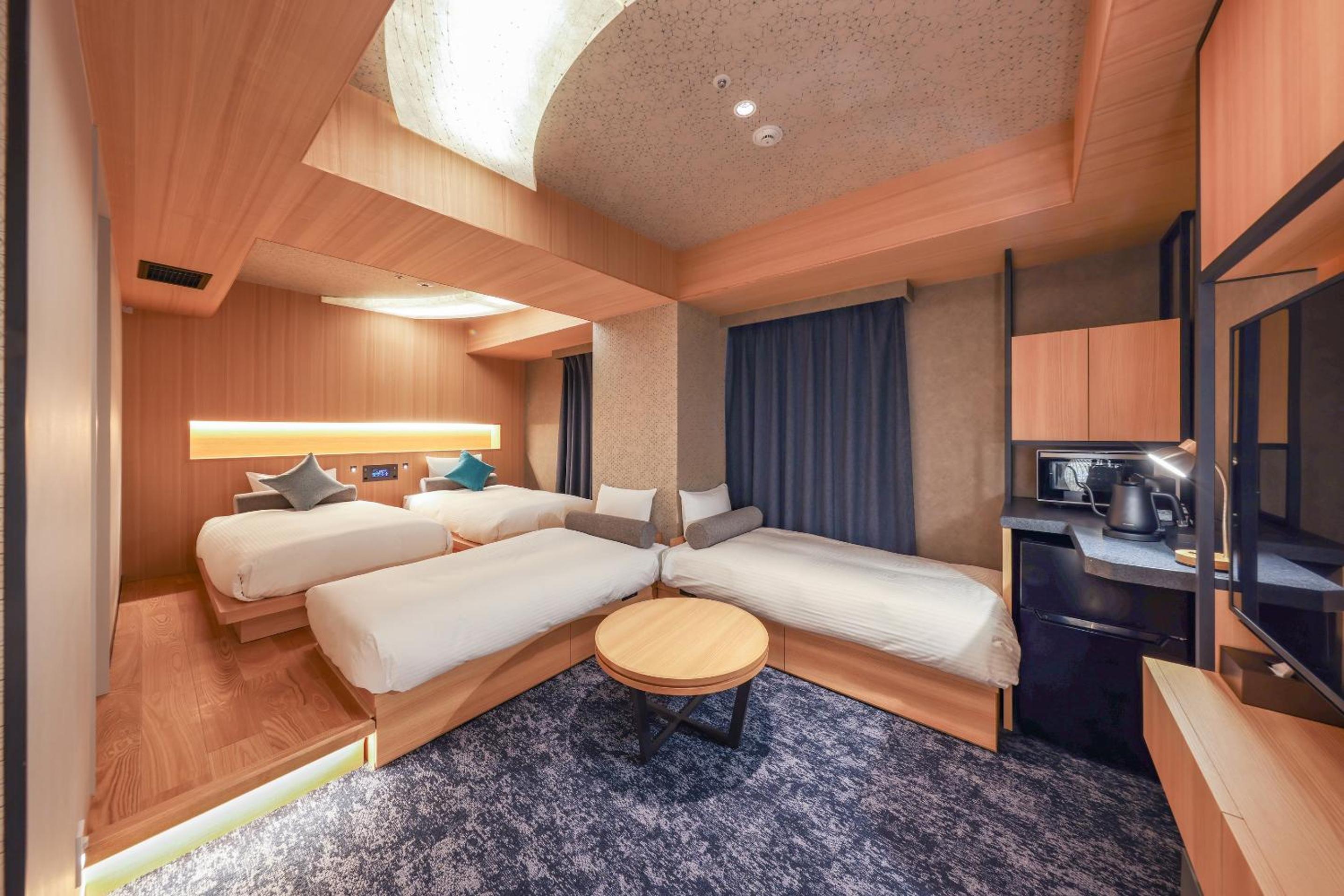 غرفة ديلوكس بسريرين منفصلين مع أريكة، Hotel Keihan Tenmabashiekimae 4/9