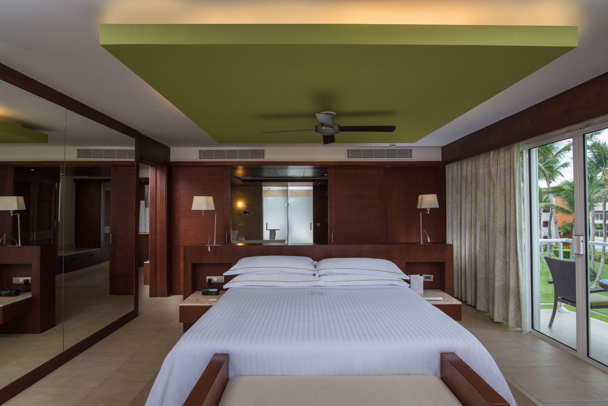 Panoramic, Suite, Single, Ocean Front, Premium Level