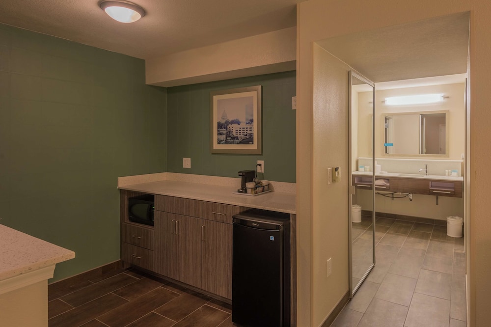 Hampton Inn & Suites Jackson Downtown-Coliseum 13/76