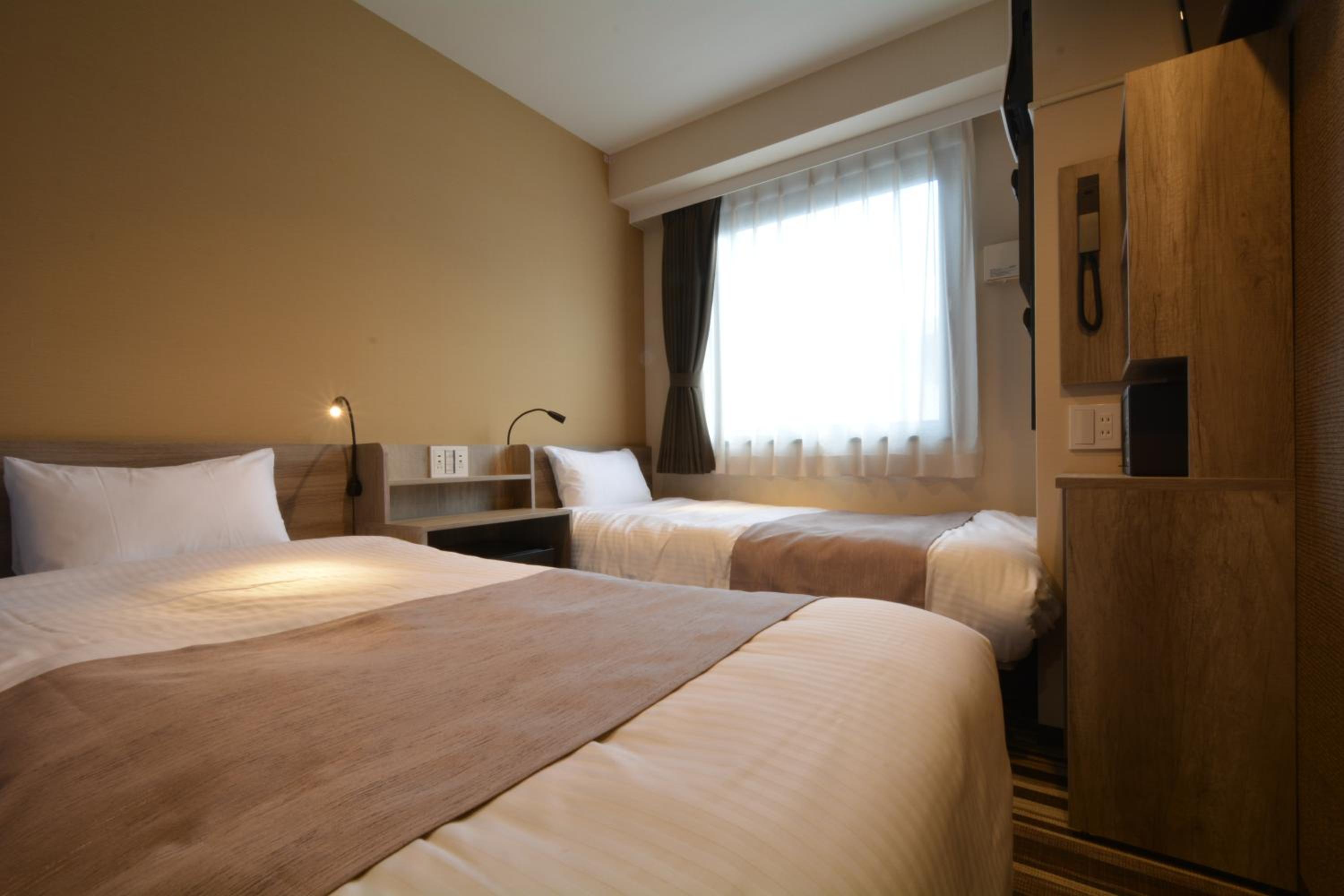 Happiness, Twin Beds