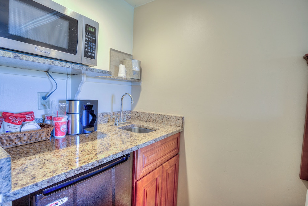 La Fiesta Ocean Inn And Suites 25/50
