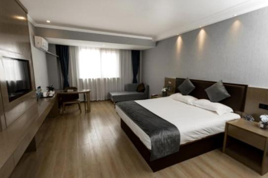 ROOM, QUEEN BED