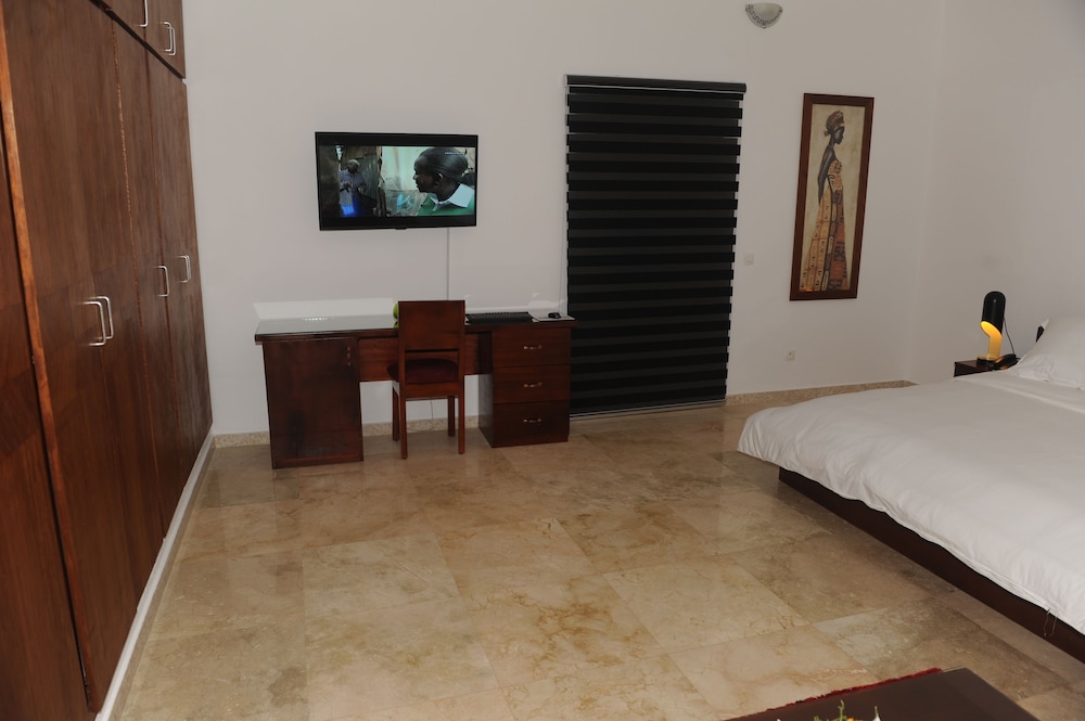 SIGNATURE, SUITE