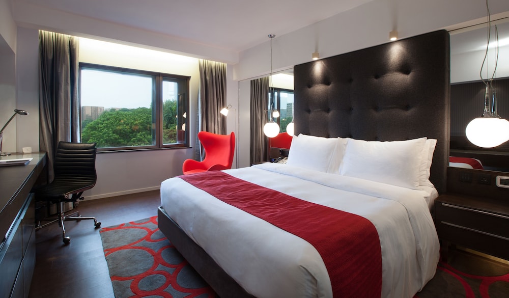 ROOM, PARK VIEW