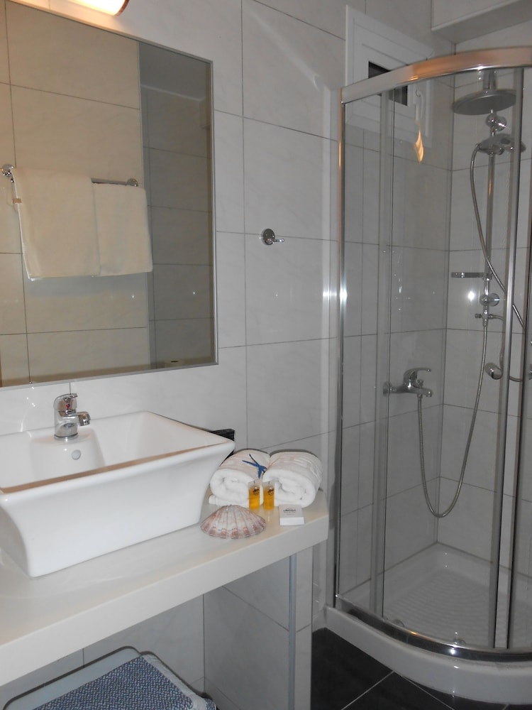 Voula Hotel 16/74