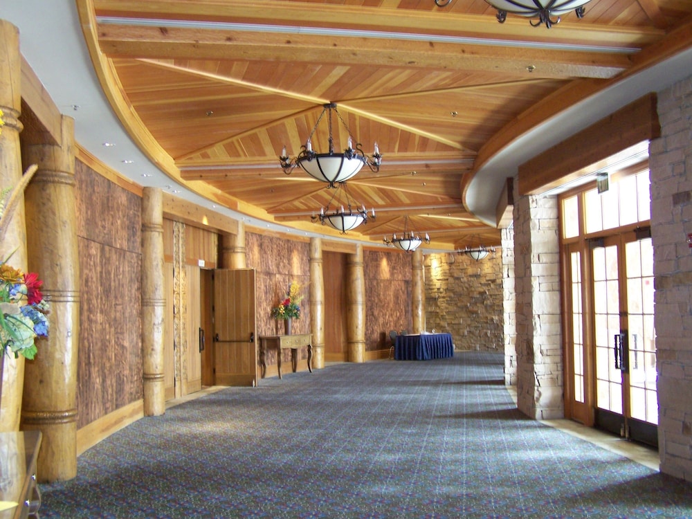 Stein Eriksen Lodge 6/83