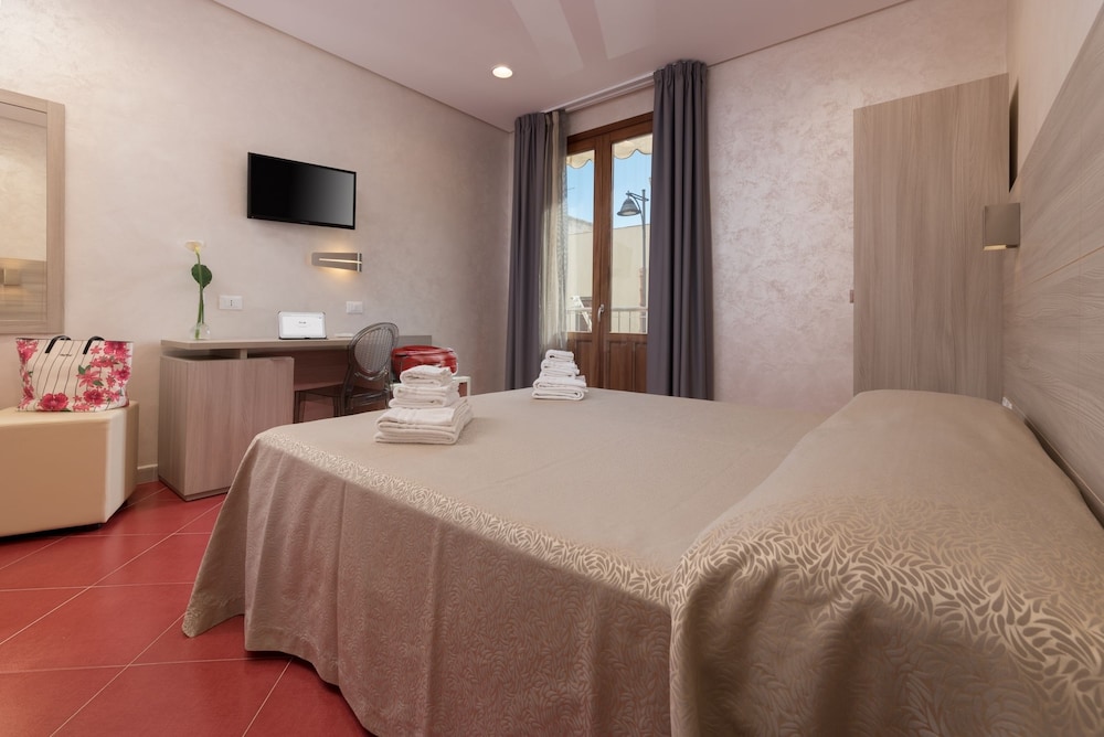 ROOM, DOUBLE BED, BALCONY