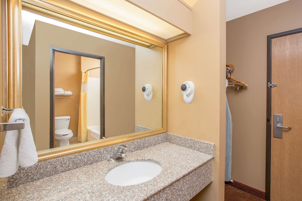 Days Inn by Wyndham Worthington 5/20
