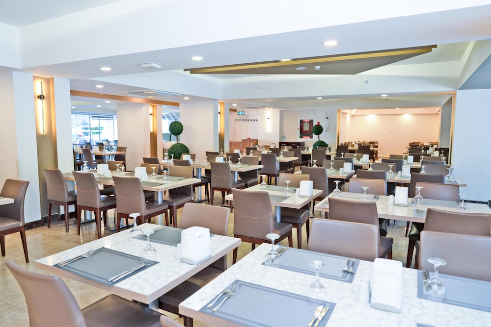 Avena Resort and Spa Hotel 50/68