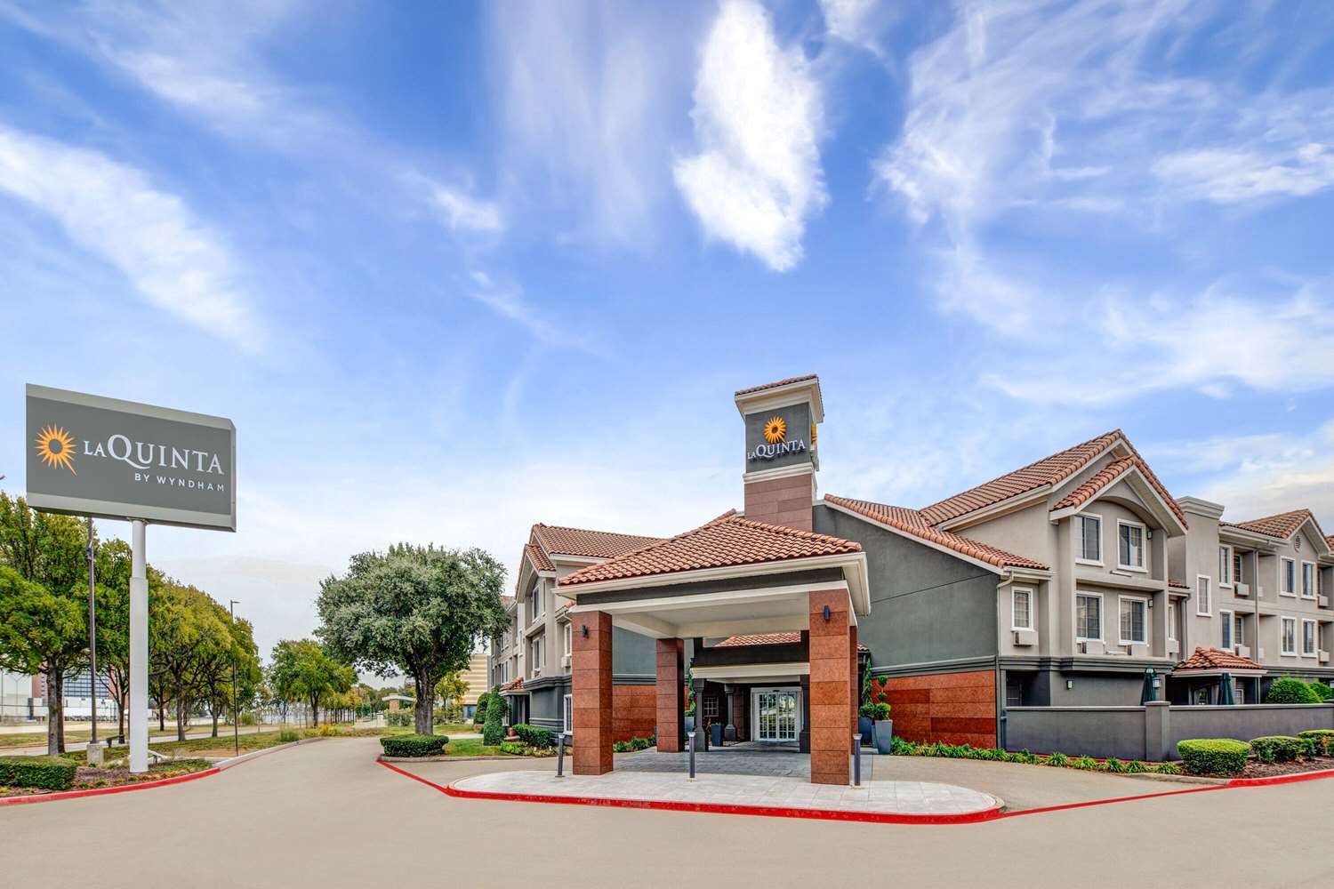 La Quinta Inn & Suites by Wyndham Dallas DFW Airport North 47/55