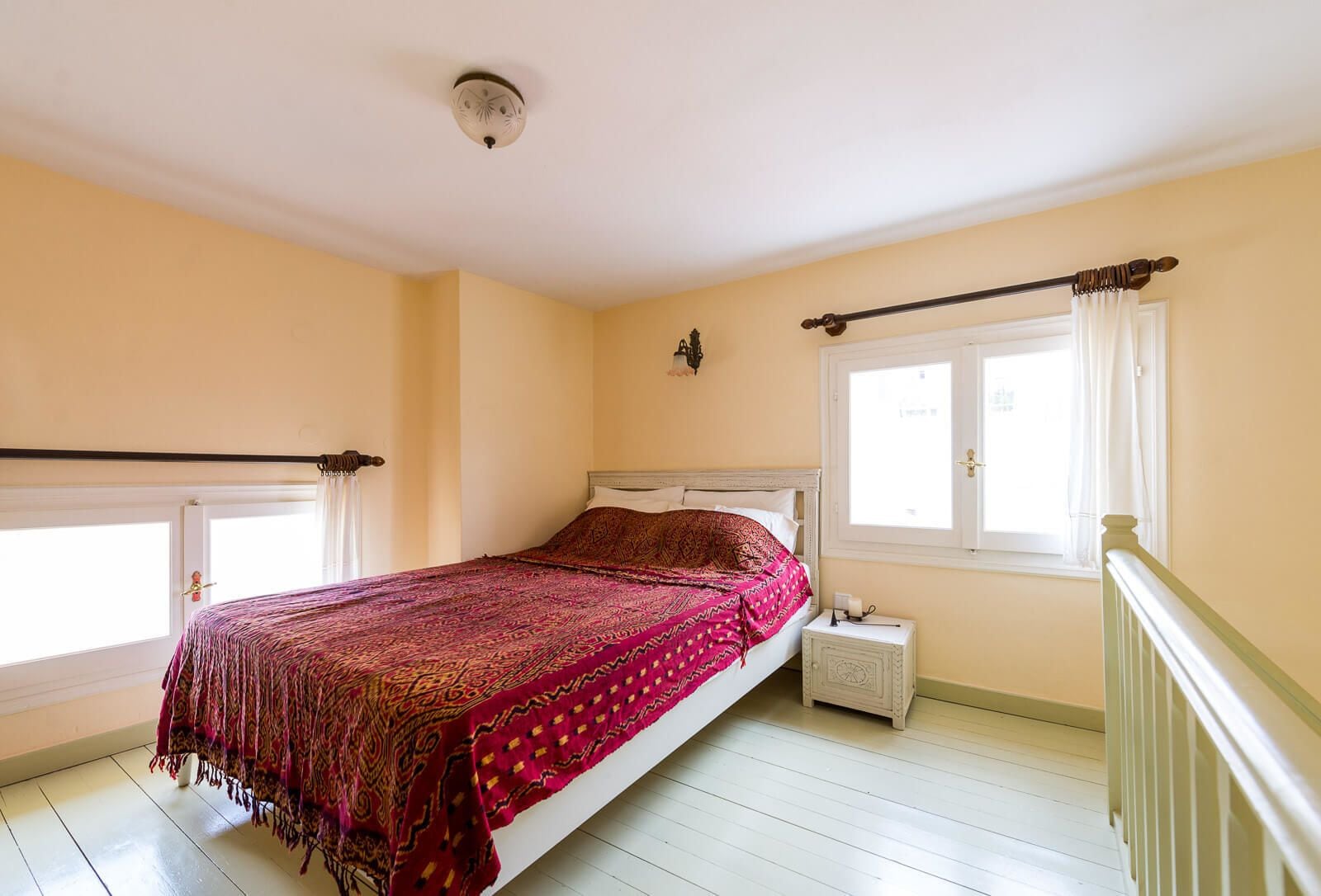 STANDARD, TRIPLE, QUEEN BED, COURTYARD VIEW, SOFA