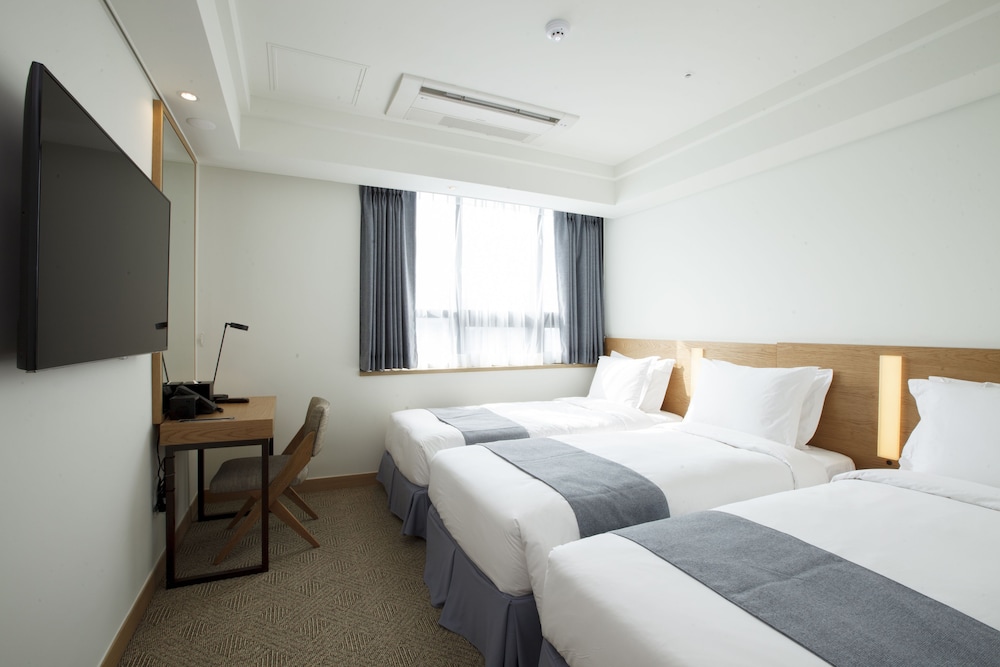 ROOM, TRIPLE