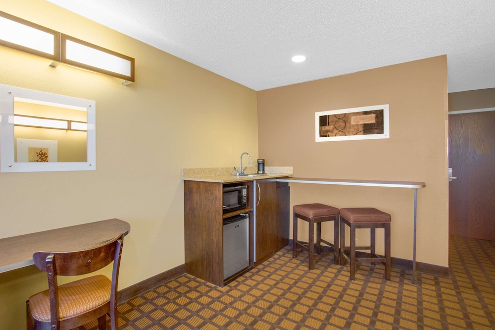 Microtel Inn And Suites By Wyndham Harrisonburg 17/29