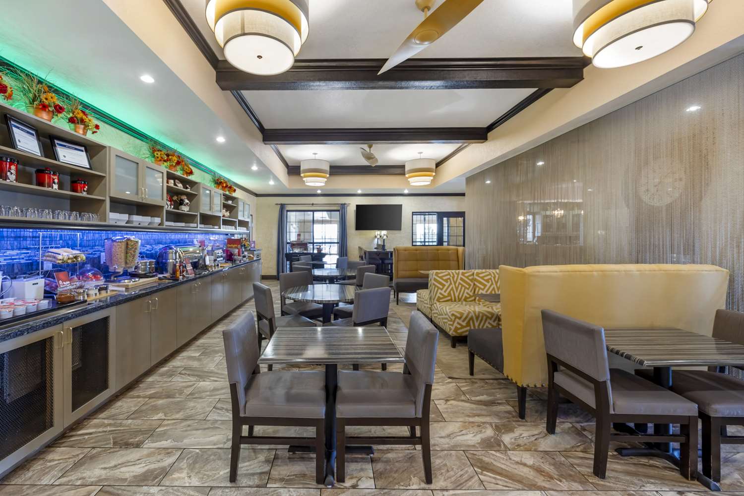 Best Western Plus Emerald Inn & Suites 29/39
