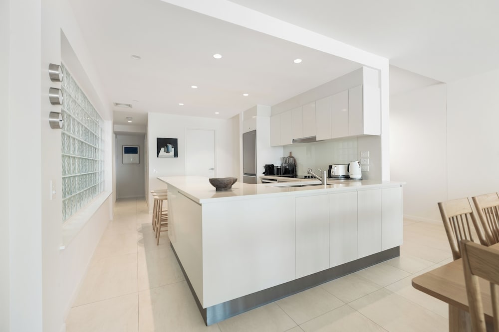 La Mer Apartments 2/50