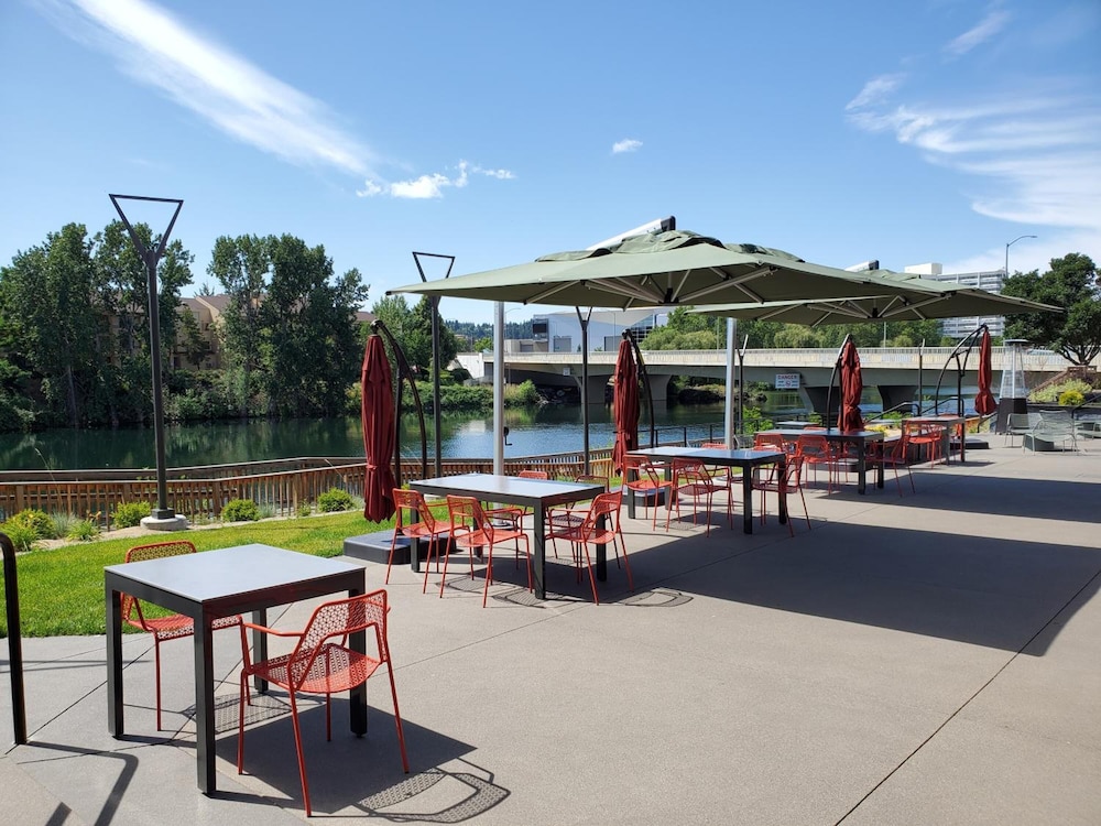 Ruby River Hotel 3/66