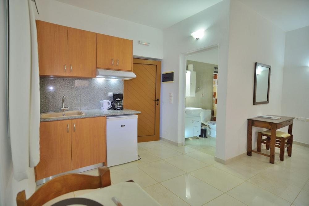 REINA APARTMENTS 3/31
