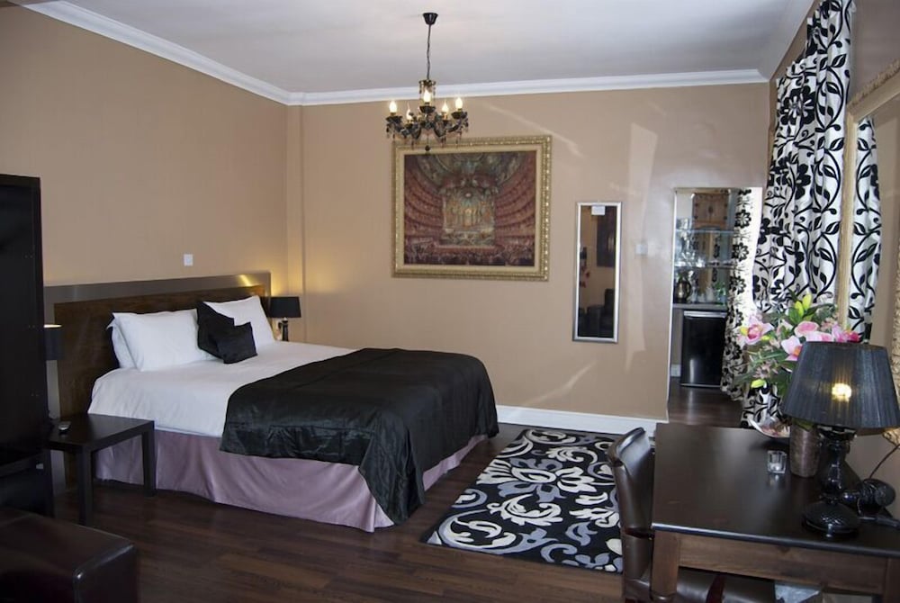 Villaggio Hotel & Restaurant 12/36