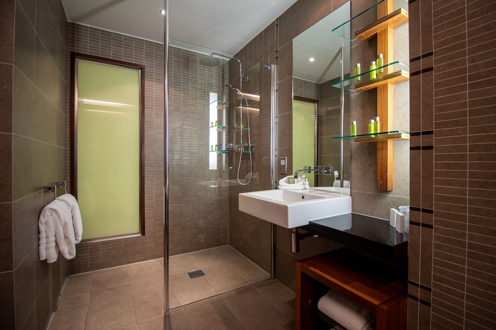 Fota Island Hotel And Spa 16/70