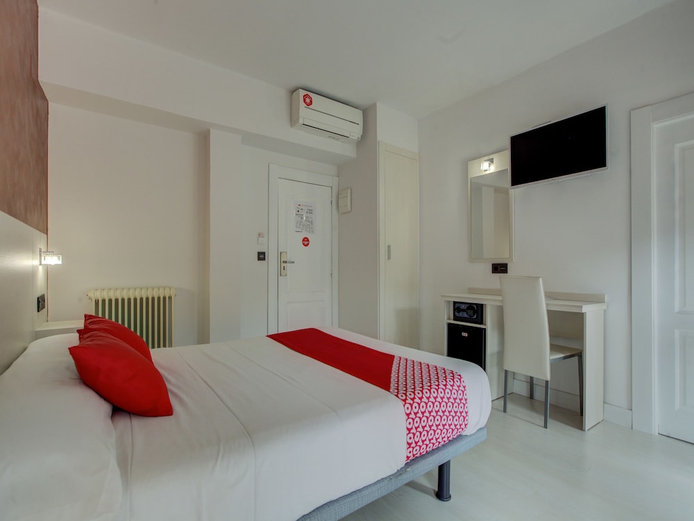 ROOM, SINGLE