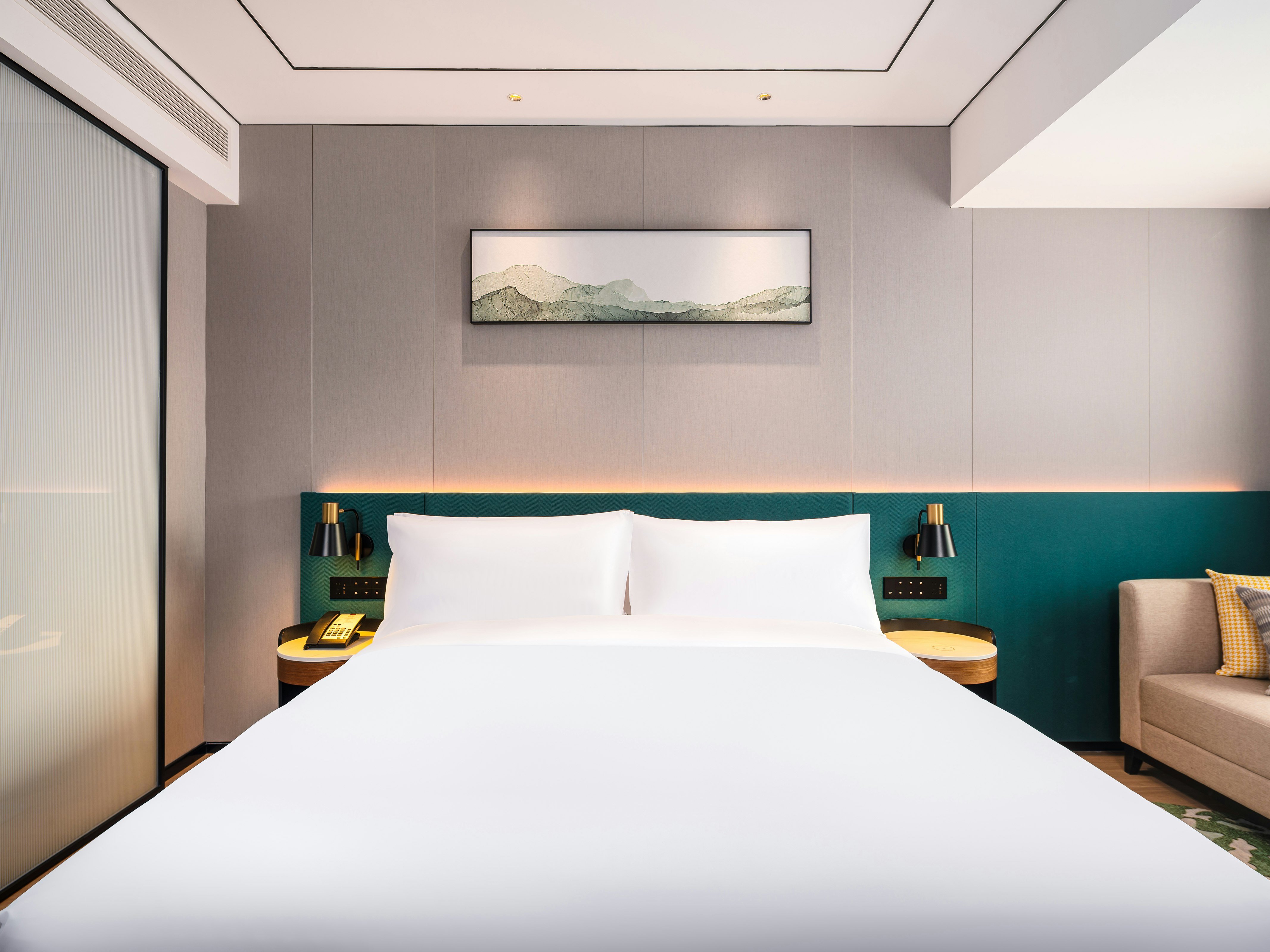 DELUXE, SUITE, KING BED